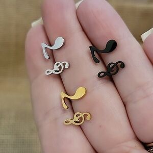 MUSICAL NOTE STUD EARRINGS
